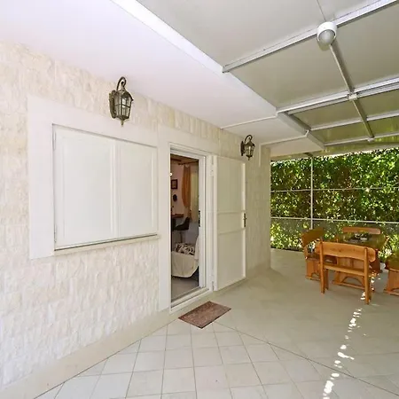 House With Swimming Heated Pool Next To The River Podstrana