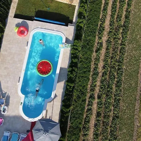 House With Swimming Heated Pool Next To The River * Podstrana