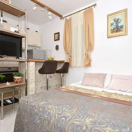 House With Swimming Heated Pool Next To The River Podstrana