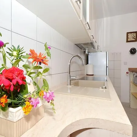 Villa House With Swimming Heated Pool Next To The River Podstrana