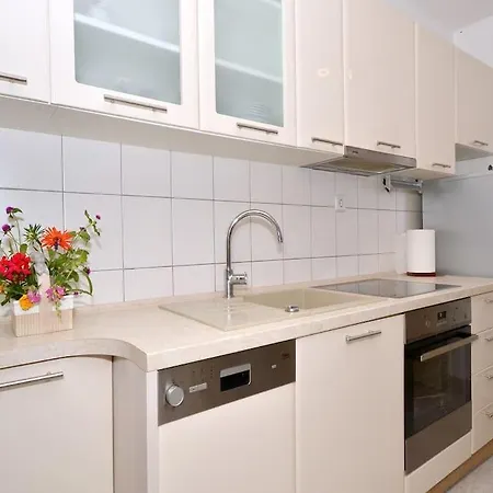 House With Swimming Heated Pool Next To The River * Podstrana
