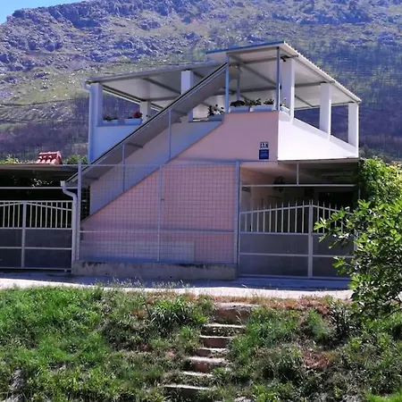 Villa House With Swimming Heated Pool Next To The River