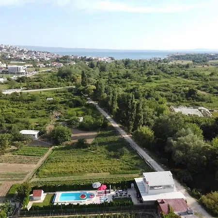 House With Swimming Heated Pool Next To The River Podstrana