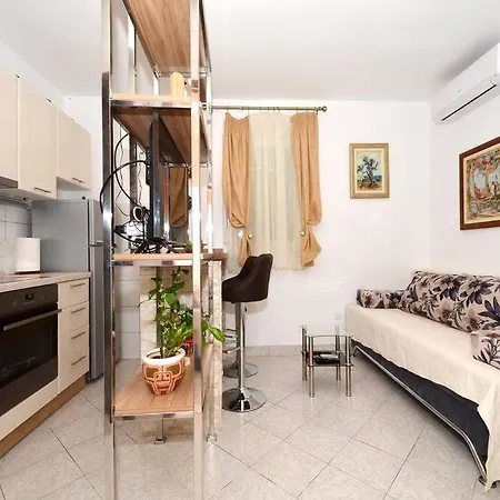 Villa House With Swimming Heated Pool Next To The River *