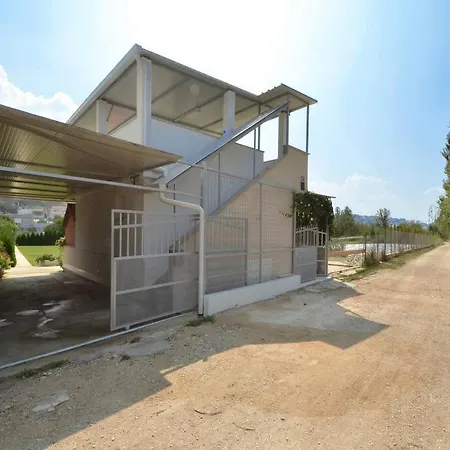 House With Swimming Heated Pool Next To The River Podstrana