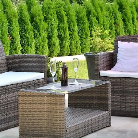 Villa House With Swimming Heated Pool Next To The River Podstrana